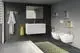 Moderne Badezimmeransicht mit weißen sanitärkeramischen Elementen von Ideal Standard, einschließlich Waschbecken, Toilette, Handtuchhaltern und einer Spiegelfläche an der Wand.